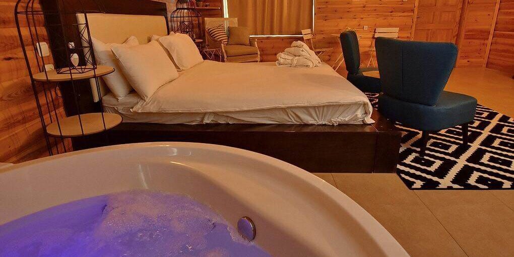 מול המצודה הבקתות (3).jpg