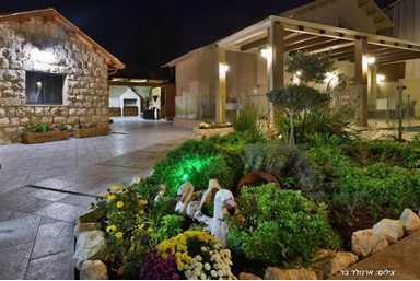 סוויטות אמיליה - בריכה פרטית לסוויטה