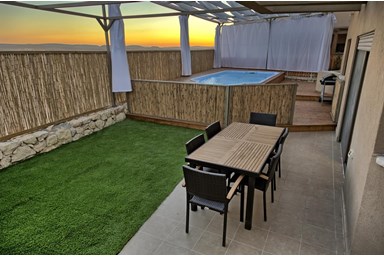 אחוזת המדבר - מתחמי החוץ והבריכות