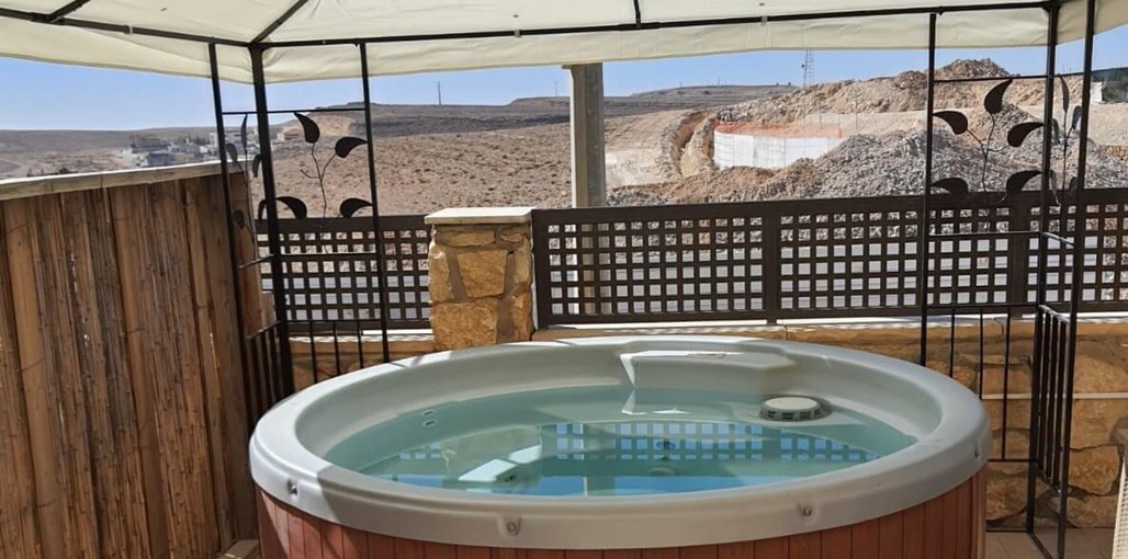 וילה זריחת המדבר גקוזי חצר.jpeg