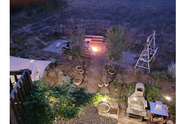 צימר ידיים מרפאות - החצר והנוף