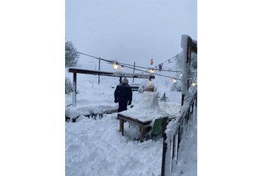 צימר ידיים מרפאות - החצר והנוף