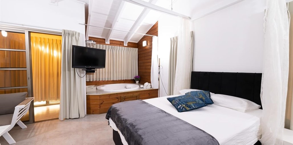 בקתות בין הרים הסוויטה הרומנטית (14).jpg