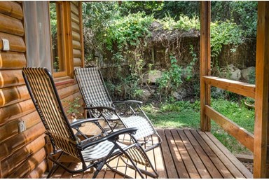 קמפינג משק חפר באבירים - בקתת מקום בלב