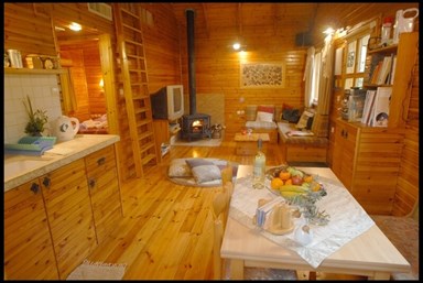 קמפינג משק חפר באבירים - בקתת מקום בלב