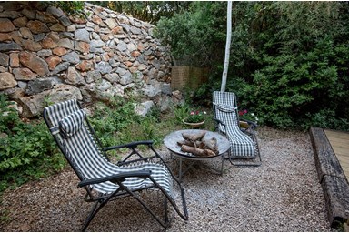 קמפינג משק חפר באבירים - בקתת מקום בלב