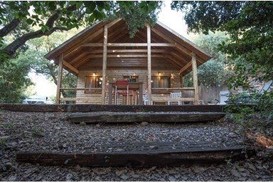 קמפינג משק חפר באבירים - בקתת מקום בלב