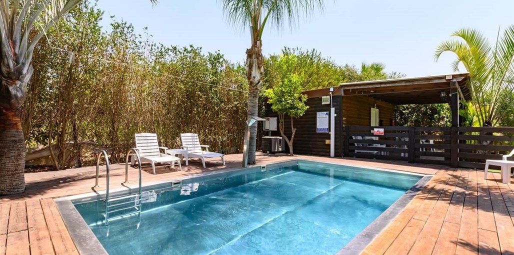 צימרים בלב השדות מתחם החוץ (3).jpg