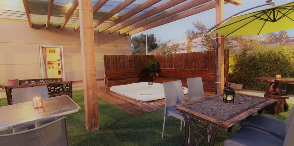 אירוח פאנגיה מצפה רמון מתחם החוץ (2).JPG