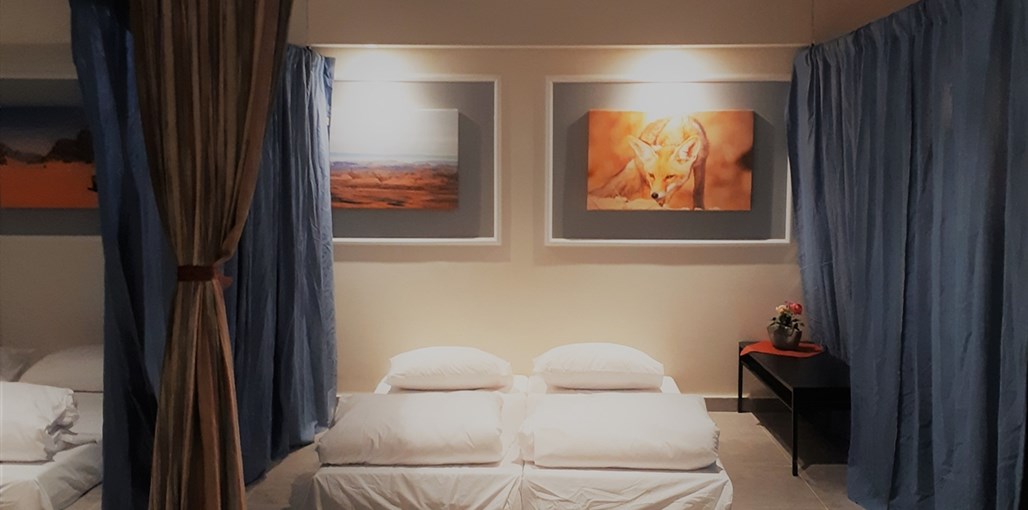 אירוח פאנגיה מצפה רמון קומת הלופט (5).jpg