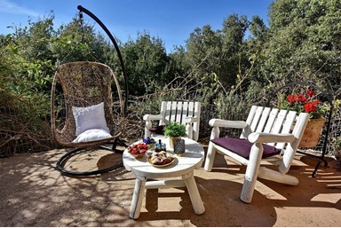 מול הרים וים - מלכת המערות