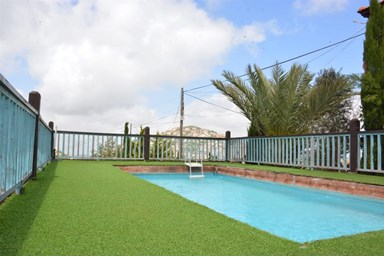 אחוזת סמי המארח - הבריכה והחצר