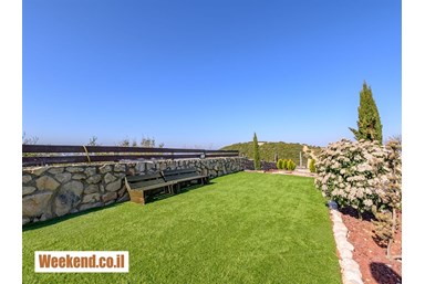 אחוזת לין - הבריכה והחצר