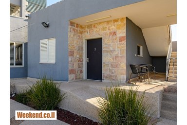 אחוזת לין - הבריכה והחצר