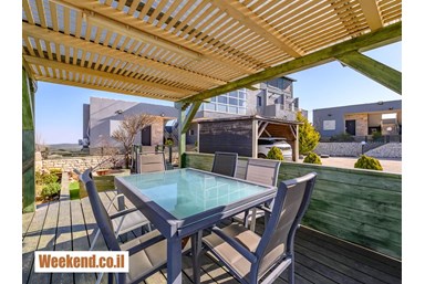 אחוזת לין - הבריכה והחצר