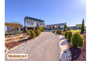 אחוזת לין - הבריכה והחצר