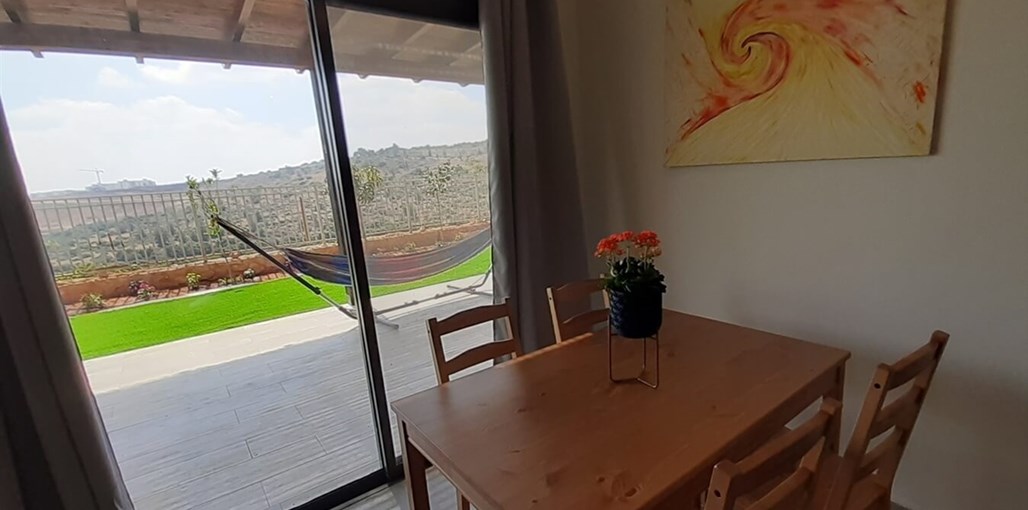 נוף לנפש - מצפה אילן הסוויטה הזוגית-סוויטה עם מרפסת.jpg