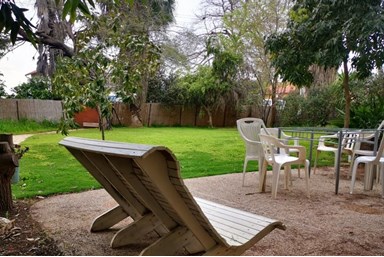 בית וינר בכוכבים - החצר הפרטית