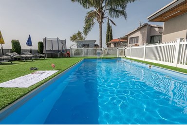 סוויטות מיאמור - החצר והבריכה