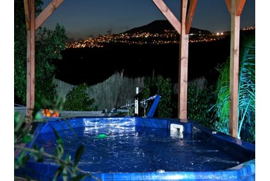 נופי כלנית - הבריכה והחצר