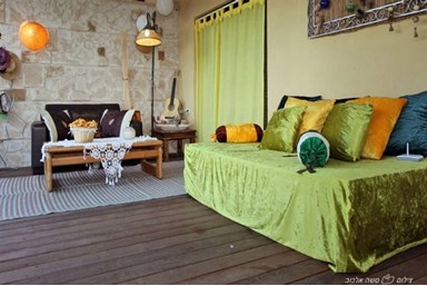 מקום בלב - לימן - החצר והבריכה