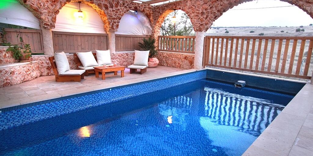 תומר דבורה הבריכה (6).jpg