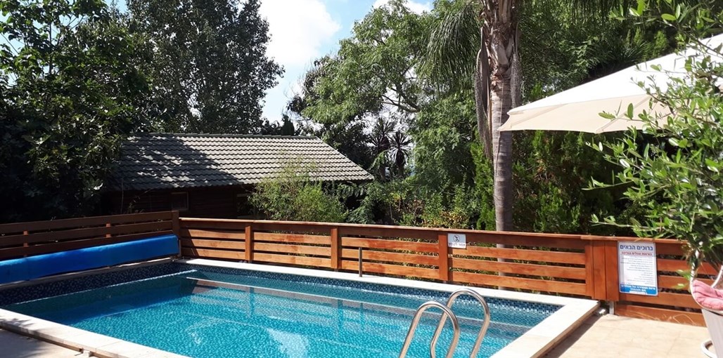 אוטופיה אוטופיה - בריכת השחייה (4).jpg