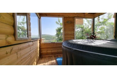 עמרו צימר - הבריכה והחצר