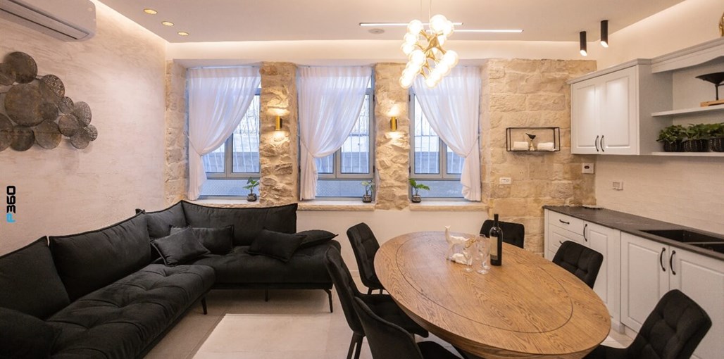 Moses Luxury apartments. נופש בצפת העתיקה אצולת הכיכר B (42).jpg