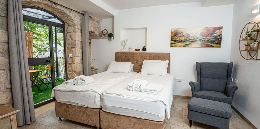 Moses Luxury apartments. נופש בצפת העתיקה אצולת הכיכר א 31 (1).jpg