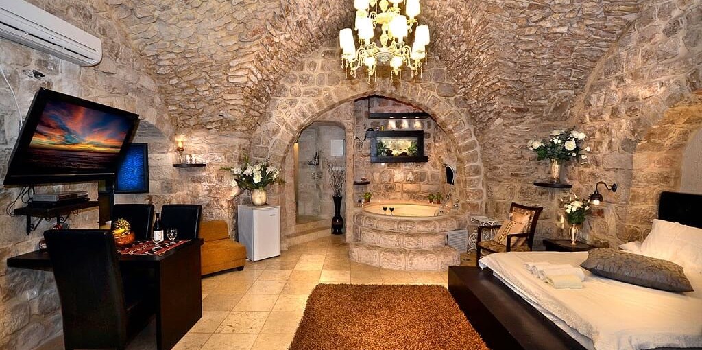 שלווה בצפת העתיקה קאזיס (7).jpg