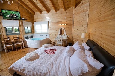 קלודין בקתות יוקרה - הבקתות המשפחתיות