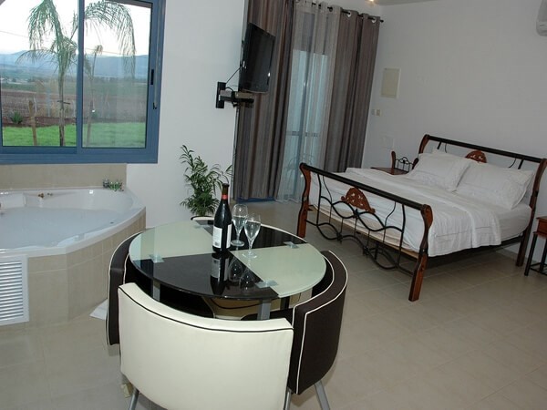 סוויטות שלווה ונוי הסוויטות (1).jpg