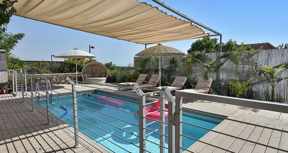 צימר נועם לב צימר נועם לב - החצר והבריכה (2).jpg