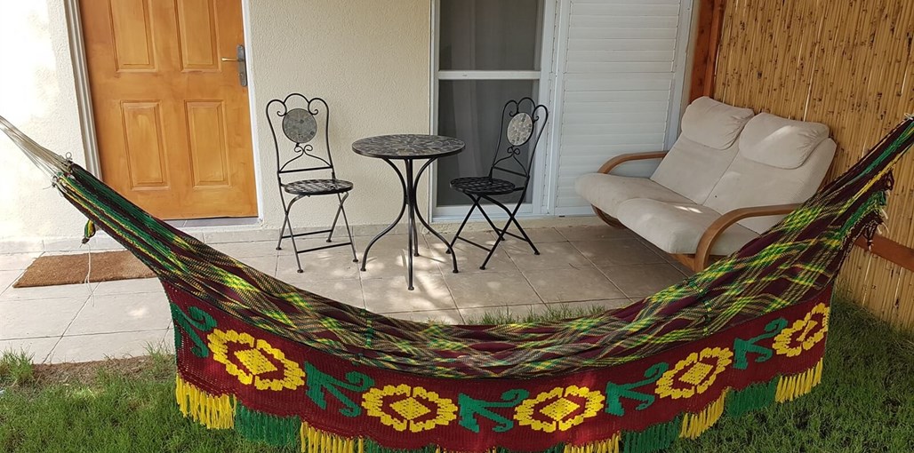 אלון בעידן אלון בעידן חצר וערסל.jpg