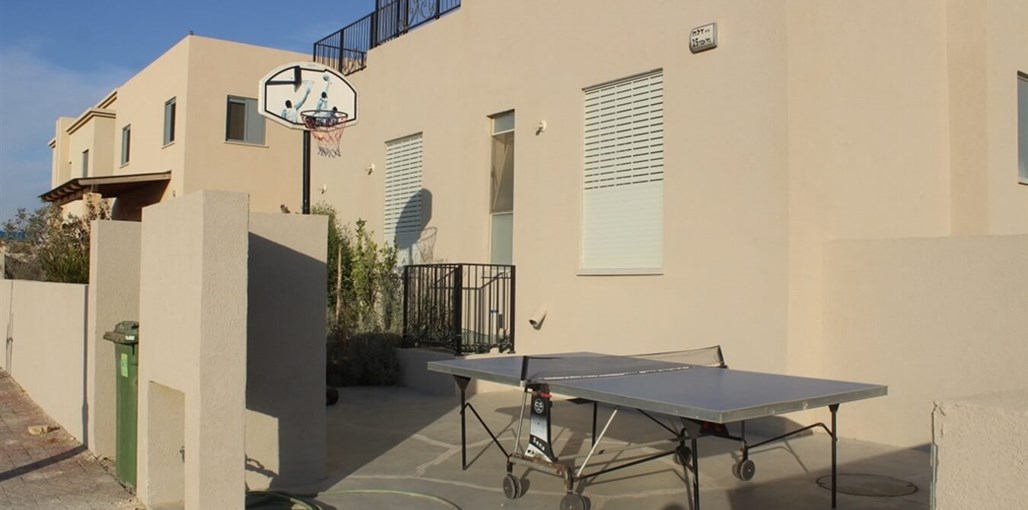 בית בלב מדבר חצר הבית בלב מדבר (1).jpg