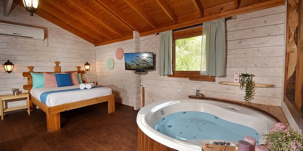 גולנה בקתה זוגית (2).jpg