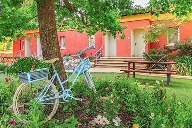 שלווה על ההר - החצר והבריכה