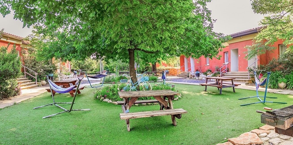 שלווה על ההר שלווה על ההר - חצר משפחתי (8).jpg