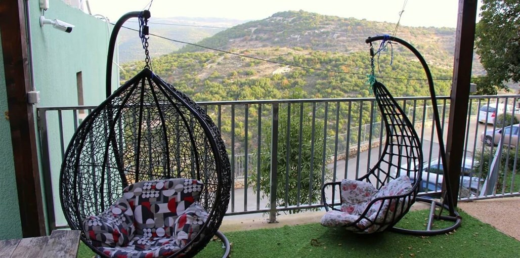 צימר לגעת בטבע החצר והנוף (8).jpg