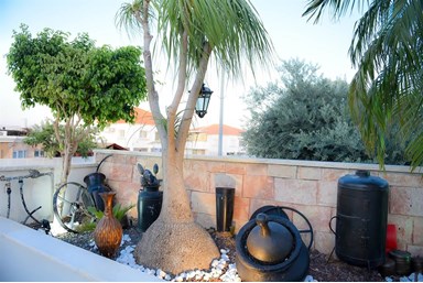 נופש בגלעד - הג'קוזי והחצר