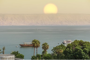 סוויטות על שפת כנרת - מרפסת לכנרת