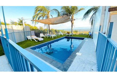 סוויטות שמוליק'ס  - הבריכה והנוף