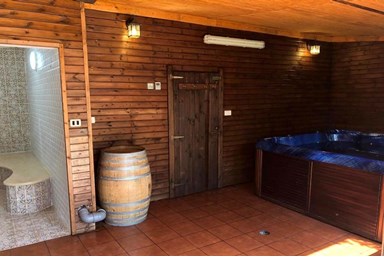 סוויטת הרמיטאז' בגולן - הבריכה והחצר הפרטית