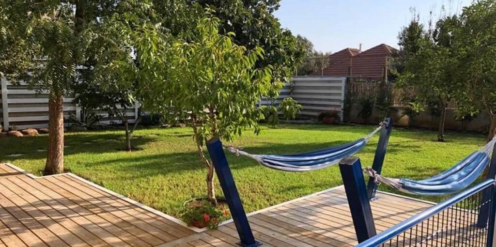 סוויטת הרמיטאז' בגולן הבריכה והחצר (1).jpg