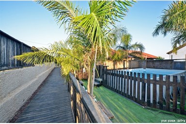 ורד הגולן - החצר והבריכה