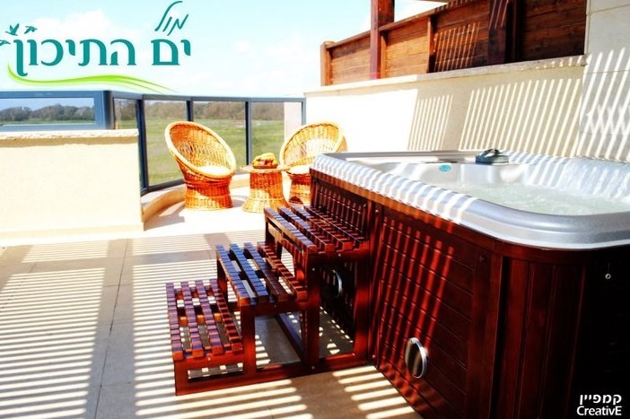 מול ים התיכון מול ים התיכון - החצר והבריכה (13).jpg