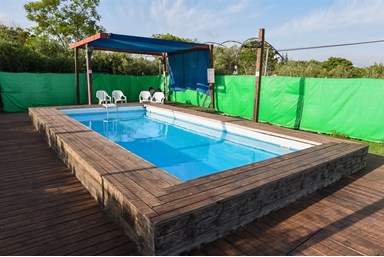 בקתות צדיק כתמר - מתחם החוץ