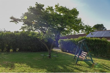 בקתות צדיק כתמר - מתחם החוץ