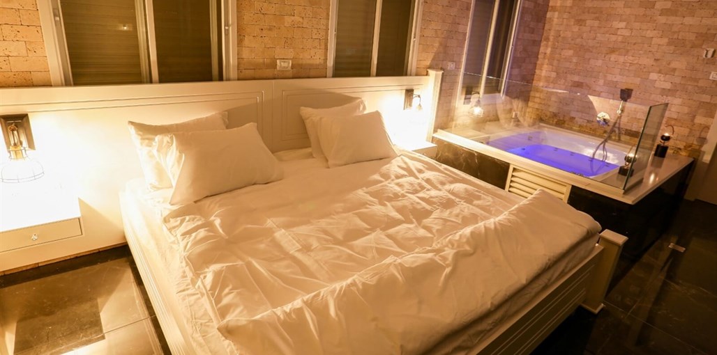 הסוויטה המלכותית סוויטה מלכותית - פנים הסוויטה (1).jpg